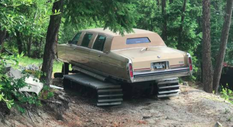 Illustration for article titled A Canadian Turned a Cadillac Brougham Limousine Into a Snowmobile and It's Glorious